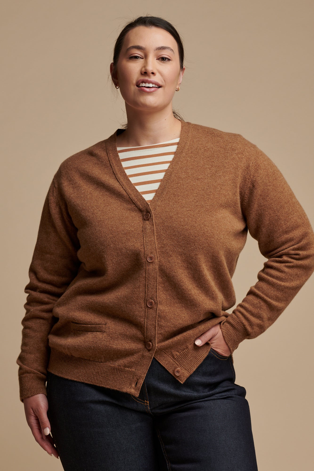 Women's Lambswool Cardigan - Dark Camel