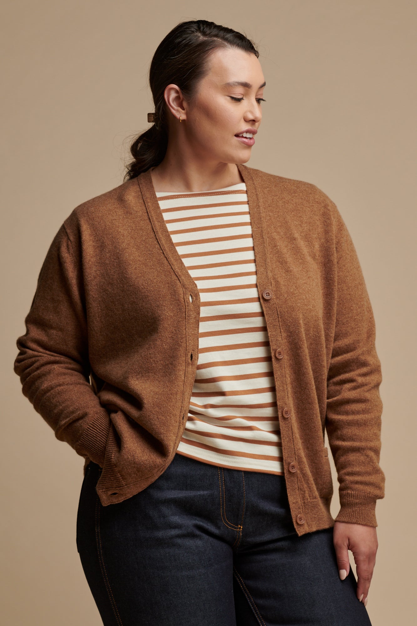 Women's Lambswool Cardigan - Dark Camel